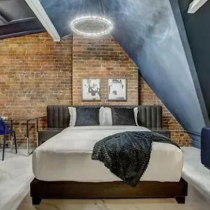 Hotel 1595 Dr Peinfeld By Ellegancia, Montreal